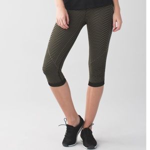 Lululemon In The Flow Crop - Size 6